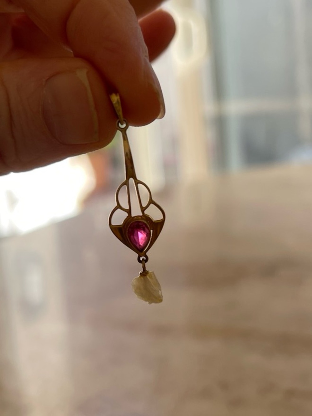 Vintage 10K yellow gold pendant with pink stone and pearl or shell chip~ - Picture 4 of 8